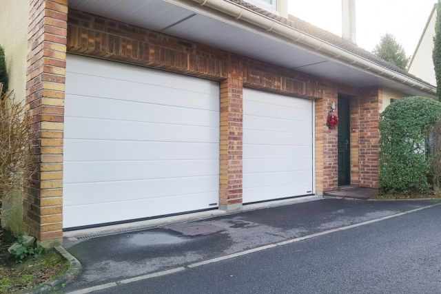 Porte de garage sectionnelle Hormann
Une porte de garage sectionnelle offre un passage libre jusqu’à 14 cm plus large qu’une porte basculante, ce qui facilite considérablement le passage des voitures modernes plus encombrantes

#HomsoConfort #Hormann